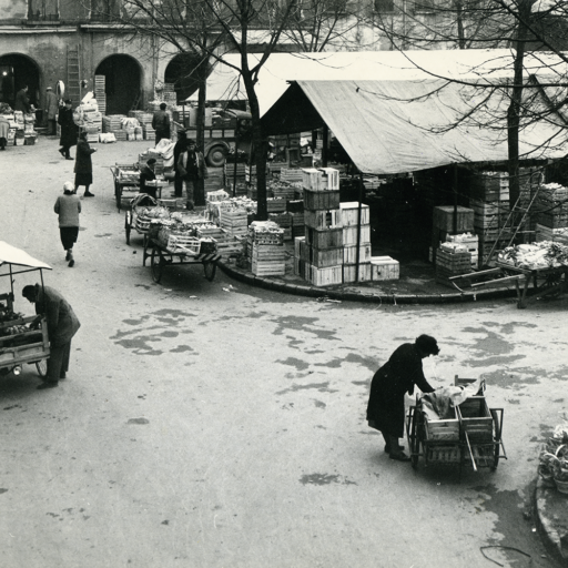 Piazza della frutta e verdura, Foto Lux, 1960