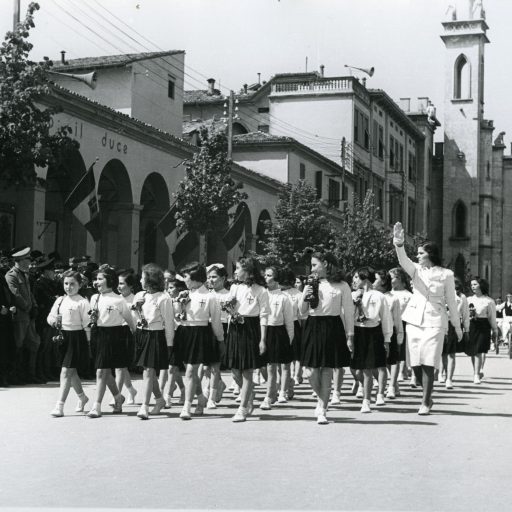 Renzo Vaiani Celebrazioni fasciste in Piazza della Vittoria, 1940