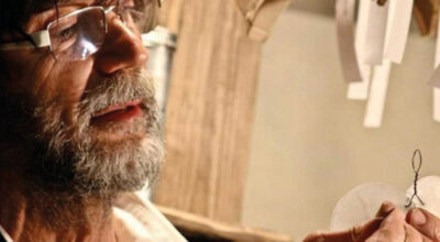 Bottega aggiustacuori con oracoli poetici